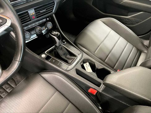 Used 2024 Volkswagen Jetta SE w/ Panoramic Sunroof Package image 20