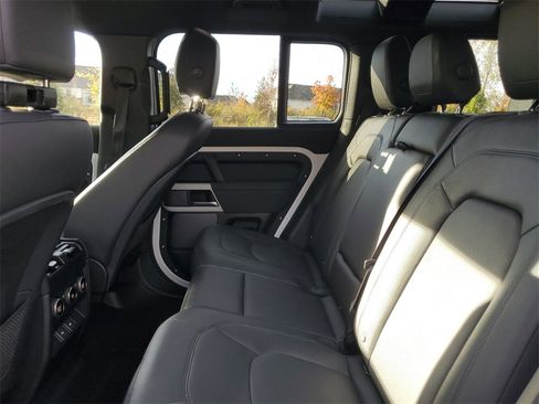 Used 2023 Land Rover Defender 110 S image 28