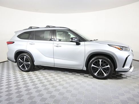 Used 2021 Toyota Highlander XSE image 8