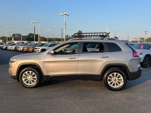 Used 2019 Jeep Cherokee Latitude w/ Cold Weather Group AWD/4WD image 4