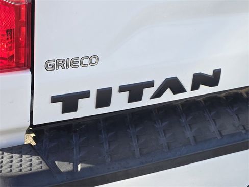 Used 2024 Nissan Titan SV w/ SV Convenience Package image 9