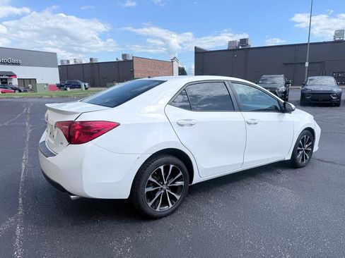 Used 2017 Toyota Corolla SE w/ SE Premium Package FWD image 5