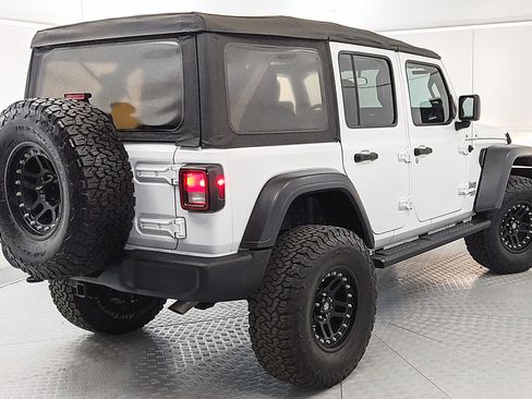 Used 2018 Jeep Wrangler Unlimited Sport S AWD/4WD image 3