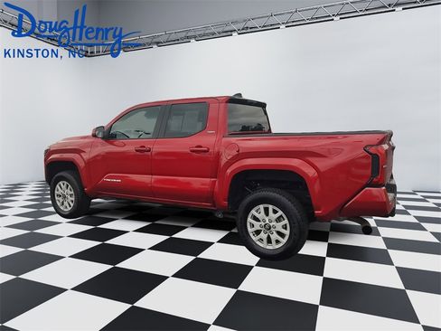 Used 2024 Toyota Tacoma image 3