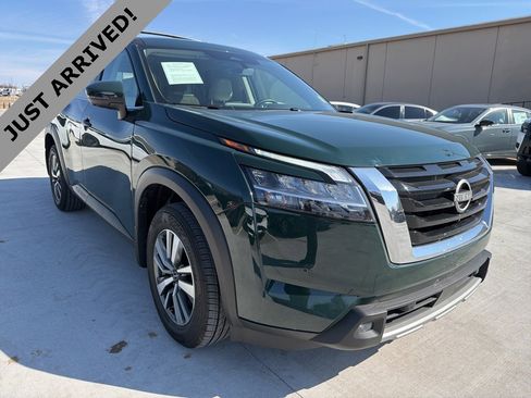 Certified 2024 Nissan Pathfinder SL image 3