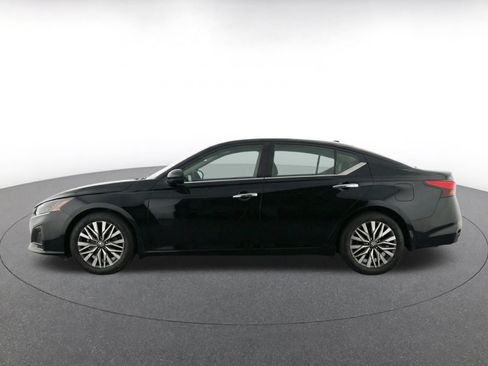Used 2025 Nissan Altima 2.5 SV FWD image 5
