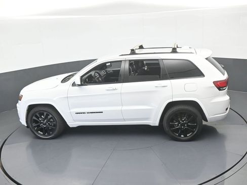 Used 2018 Jeep Grand Cherokee Altitude image 43