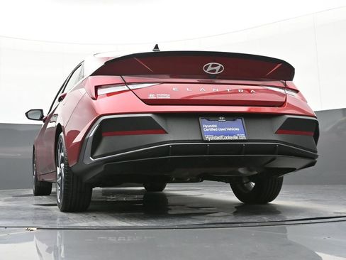 Certified 2025 Hyundai Elantra Sport image 50