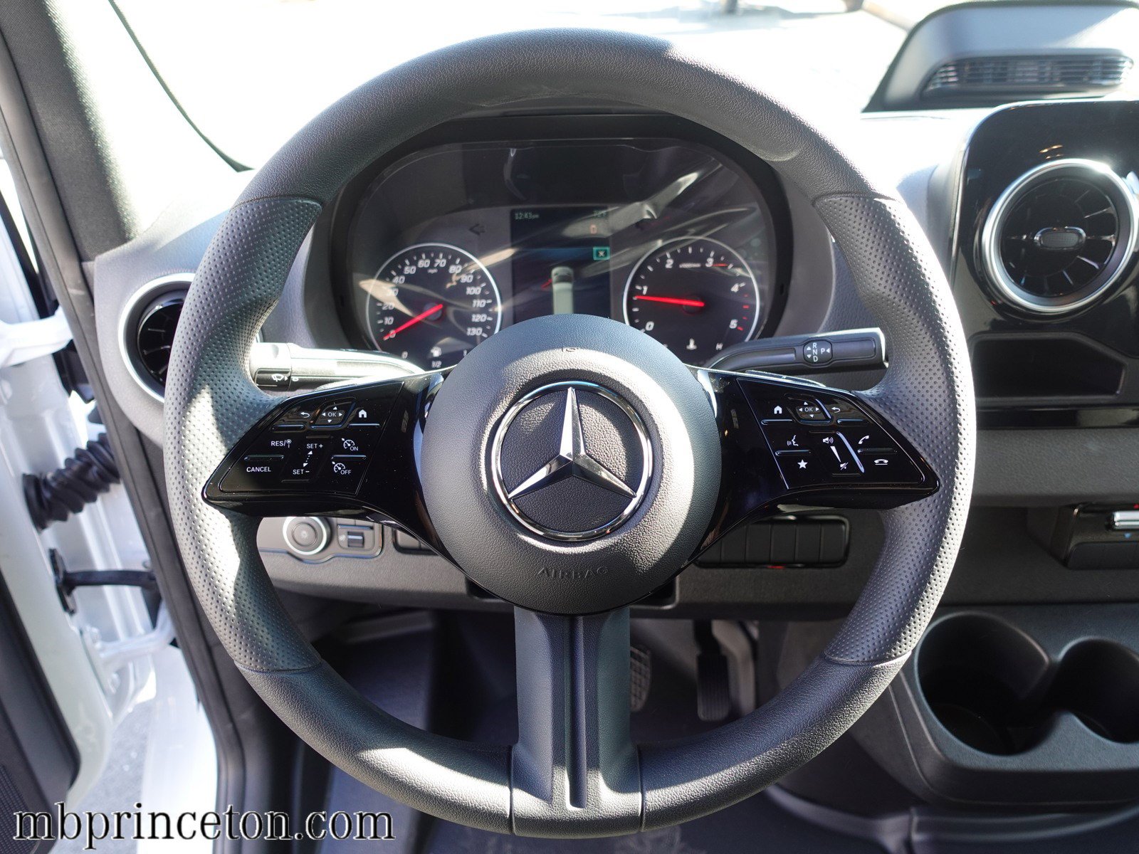 Used 2025 Mercedes-Benz Sprinter 2500 image 8