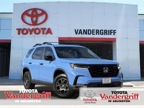Used 2024 Honda Pilot TrailSport image 1