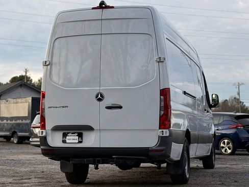 Used 2022 Mercedes-Benz Sprinter 2500 image 5