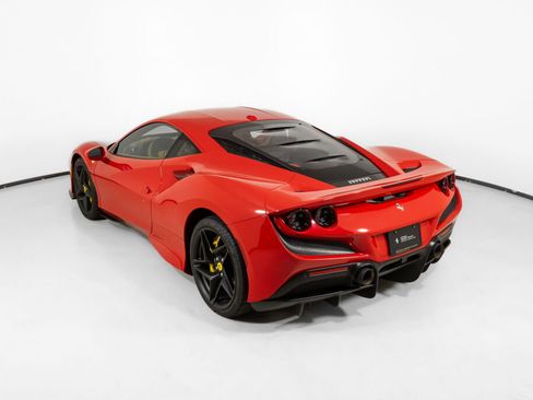 Used 2022 Ferrari F8 Tributo image 5