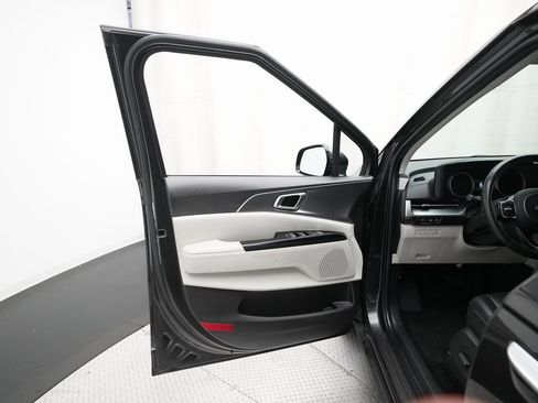 Certified 2024 Kia Carnival LX image 28