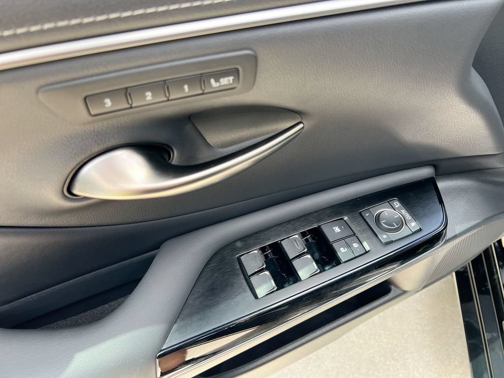 Certified 2024 Lexus ES 350 w/ Premium Package FWD image 11