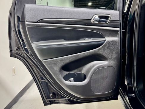 Used 2020 Jeep Grand Cherokee Laredo image 28