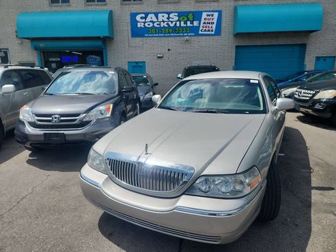 Used 2007 Lincoln Town Car Signature image 4