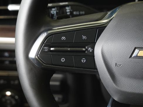 Used 2025 Chevrolet Suburban Premier AWD/4WD image 18