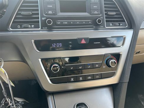 Used 2017 Hyundai Sonata SE image 23