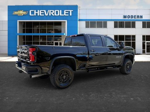 Used 2025 Chevrolet Silverado 2500 ZR2 w/ Technology Package image 5