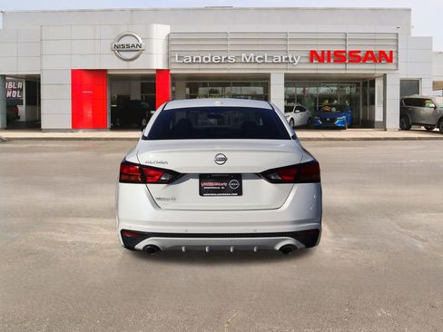 Used 2025 Nissan Altima 2.5 SV w/ SV Premium Package image 4