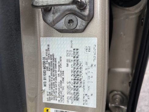 Used 2018 Ford Fusion SE FWD image 25