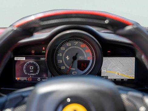 Used 2017 Ferrari 488 GTB RWD image 35