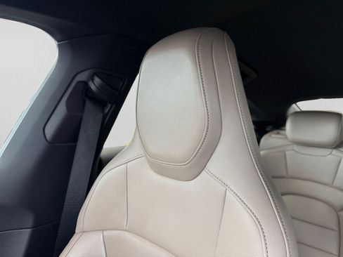 Used 2022 Porsche Taycan image 39