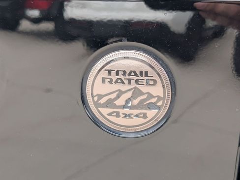 Used 2019 Jeep Wrangler Unlimited Sahara w/ Uconnect 4C Nav & Sound Group AWD/4WD image 13