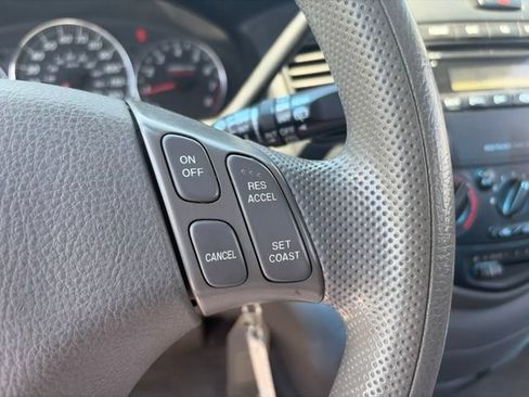 Used 2006 MAZDA MPV LX w/ LX Plus Pkg FWD image 9