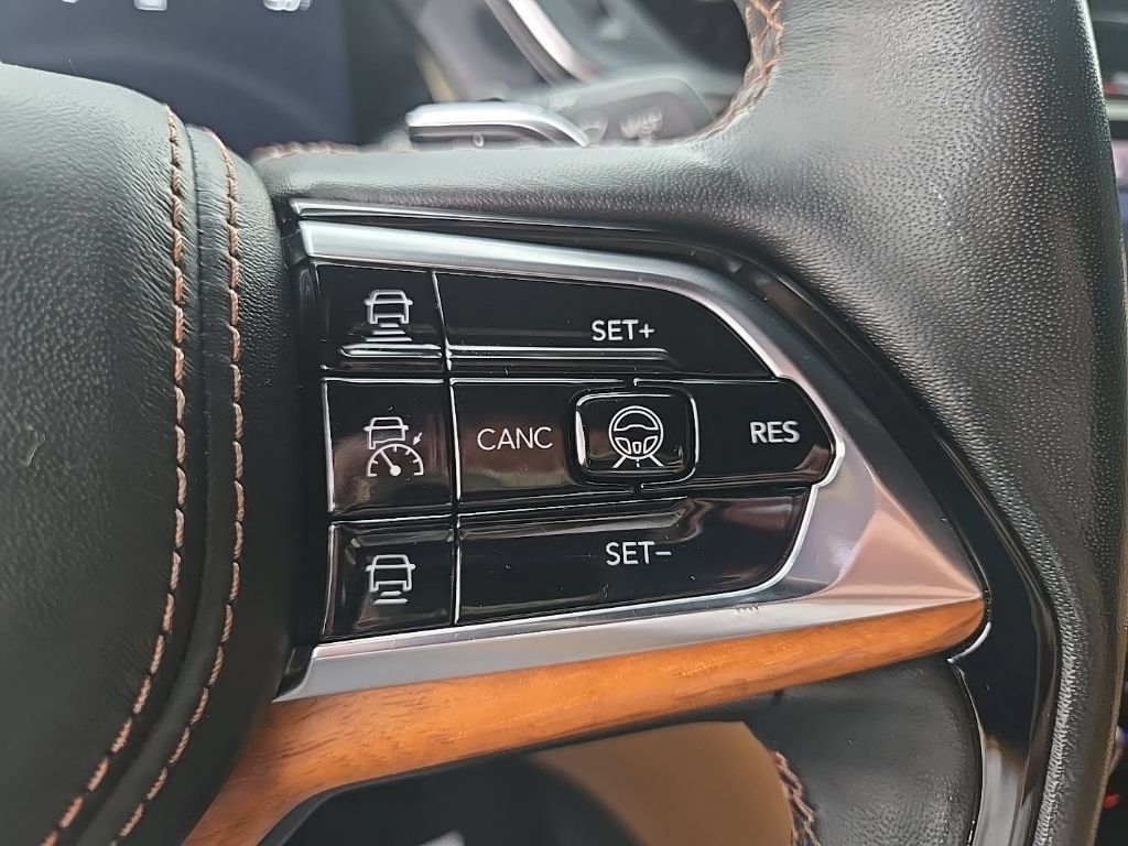 Used 2024 Jeep Grand Cherokee L Summit AWD/4WD image 44