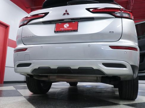 Used 2024 Mitsubishi Outlander SE image 32