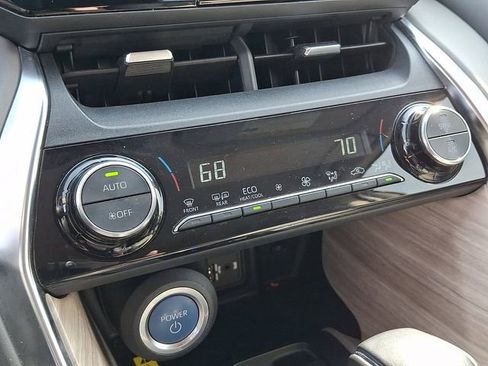 Used 2021 Toyota Venza XLE w/ Softex Package image 18