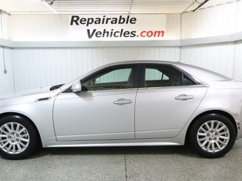 Used 2011 Cadillac CTS Luxury RWD image 1