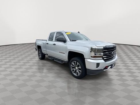 Used 2018 Chevrolet Silverado 1500 LT w/ Redline Edition AWD/4WD image 2