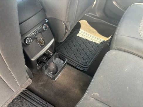 Used 2017 Ford Explorer XLT FWD image 32