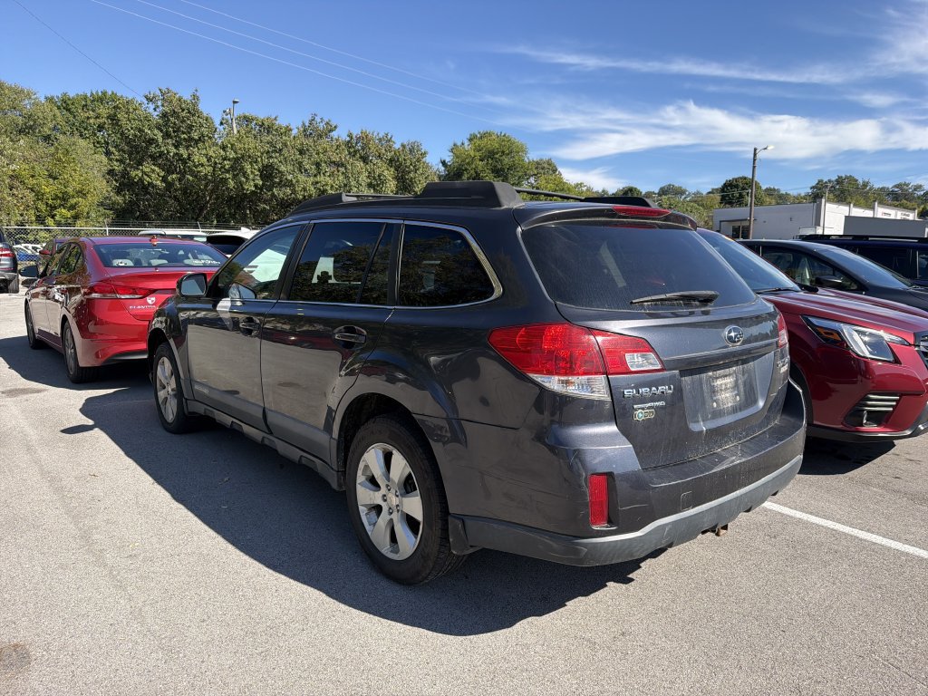 Used 2010 Subaru Outback 2.5i Limited w/ Popular Equipment Group 2C AWD/4WD image 8