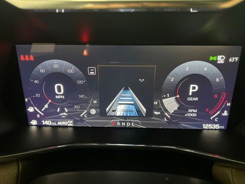 Used 2025 GMC Canyon Denali image 17