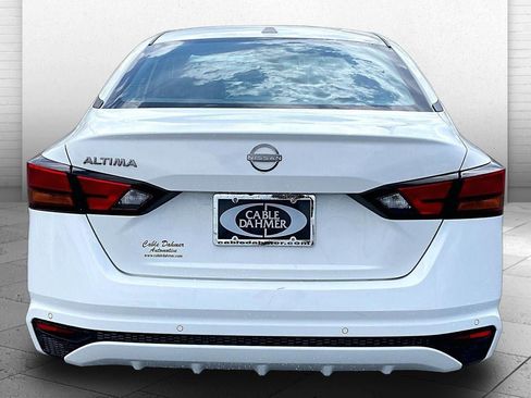 Used 2025 Nissan Altima 2.5 SV FWD image 3