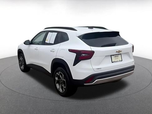 Used 2025 Chevrolet Trax LT FWD image 11