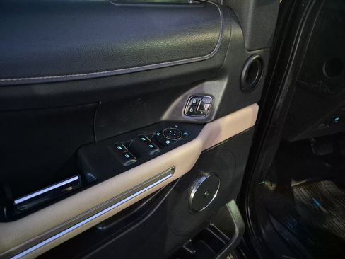 Used 2022 Ford Expedition Limited image 10