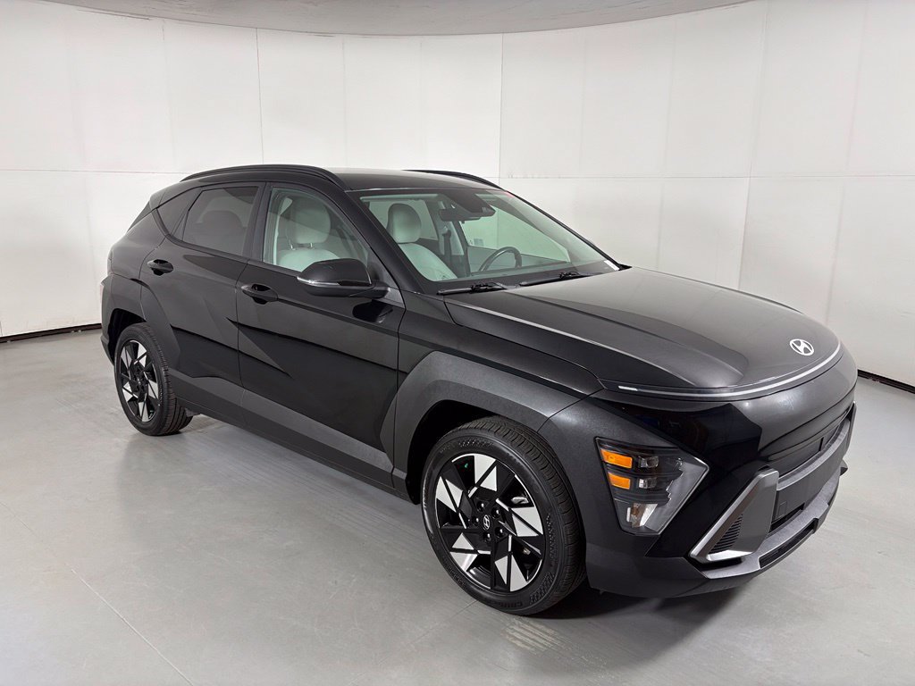 Used 2024 Hyundai Kona SEL FWD image 2