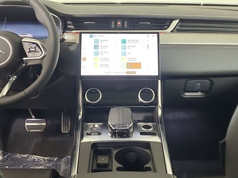 Used 2024 Jaguar XF R-Dynamic SE image 22