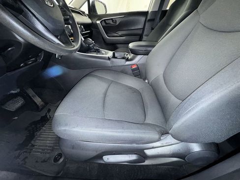Used 2021 Toyota RAV4 LE image 17