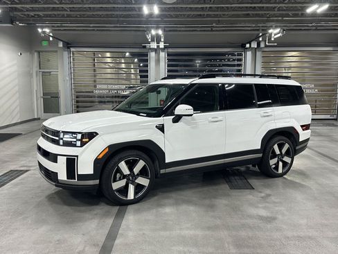 Certified 2025 Hyundai Santa Fe Limited AWD/4WD image 1