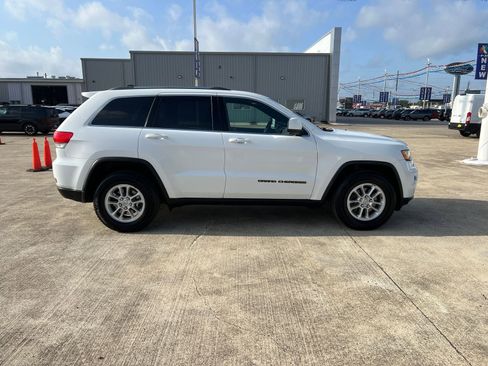 Used 2018 Jeep Grand Cherokee Laredo RWD image 2
