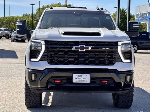 Used 2024 Chevrolet Silverado 2500 ZR2 image 3