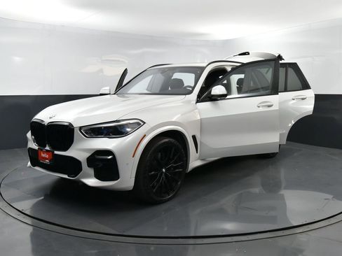 Used 2022 BMW X5 M50i w/ Executive Package image 37