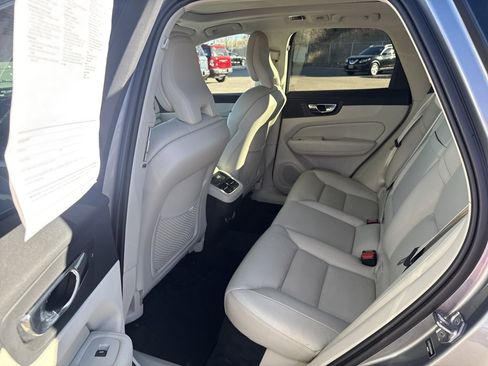 Used 2019 Volvo XC60 T5 Inscription image 17