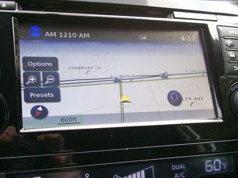 Used 2016 Nissan Rogue SL w/ SL Premium Package image 24