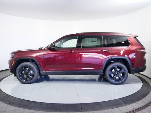 Certified 2025 Jeep Grand Cherokee L Limited w/ Luxury Tech Group II image 18